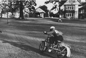 Mike Hailwood con minimoto